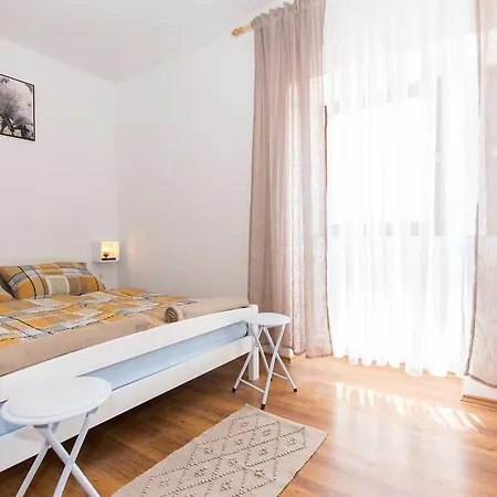 Mery By El-pi Tours Nyaraló Malinska