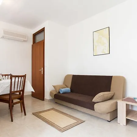 Mery By El-pi Tours Malinska