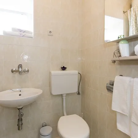 Mery By El-pi Tours Malinska