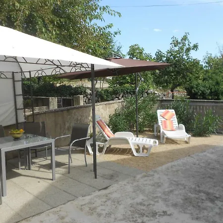 Nyaraló Mery By El-pi Tours *